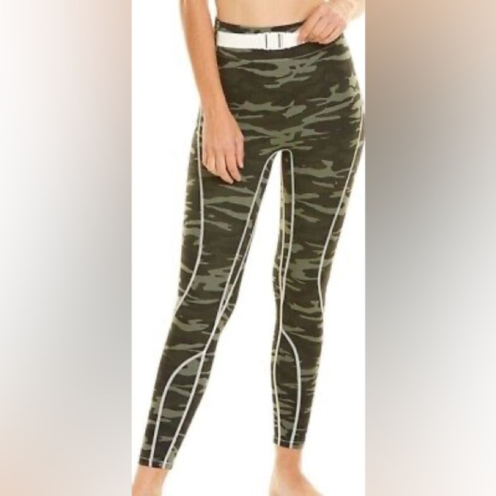 NWT Bandier Solid & Striped Camo Trek Belt Bag Leggings, Size Medium